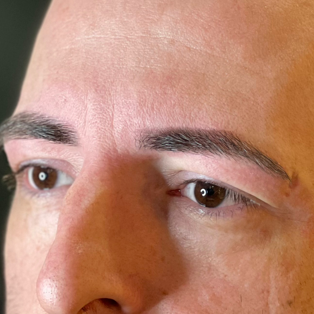 Мужское оформление бровей (коррекция пинцетом/воском, создание формы, покраска )