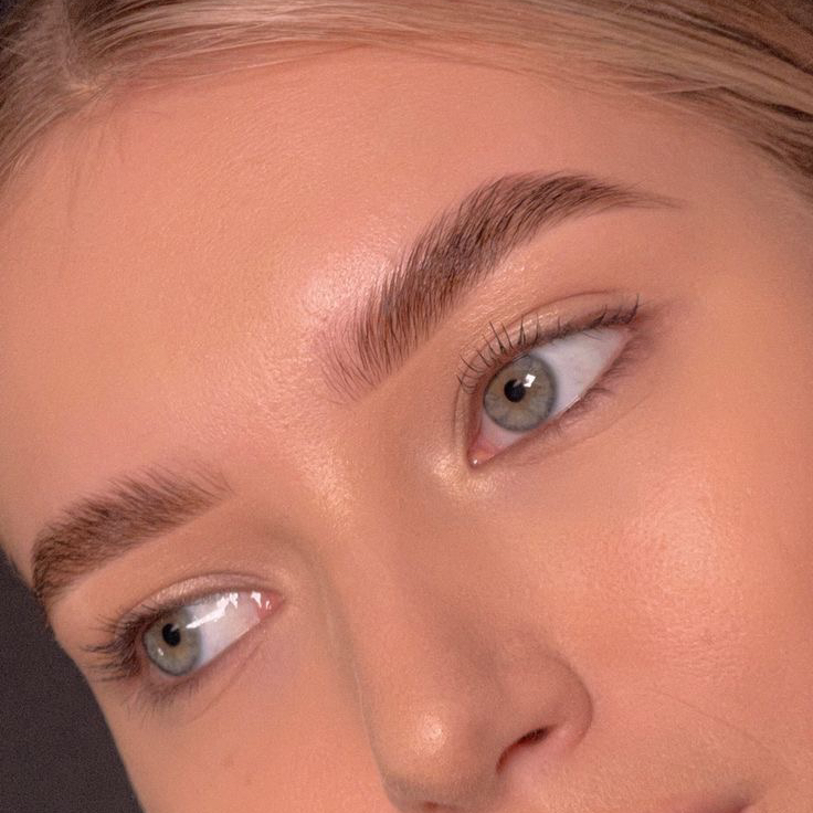 Коррекция бровей