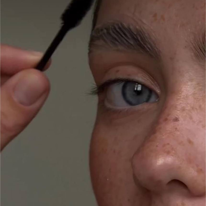 Окрашивание бровей краской