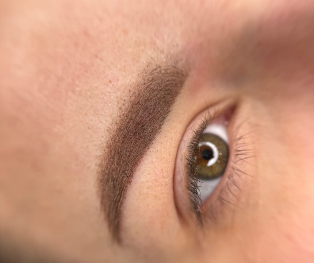 Перманентный макияж бровей