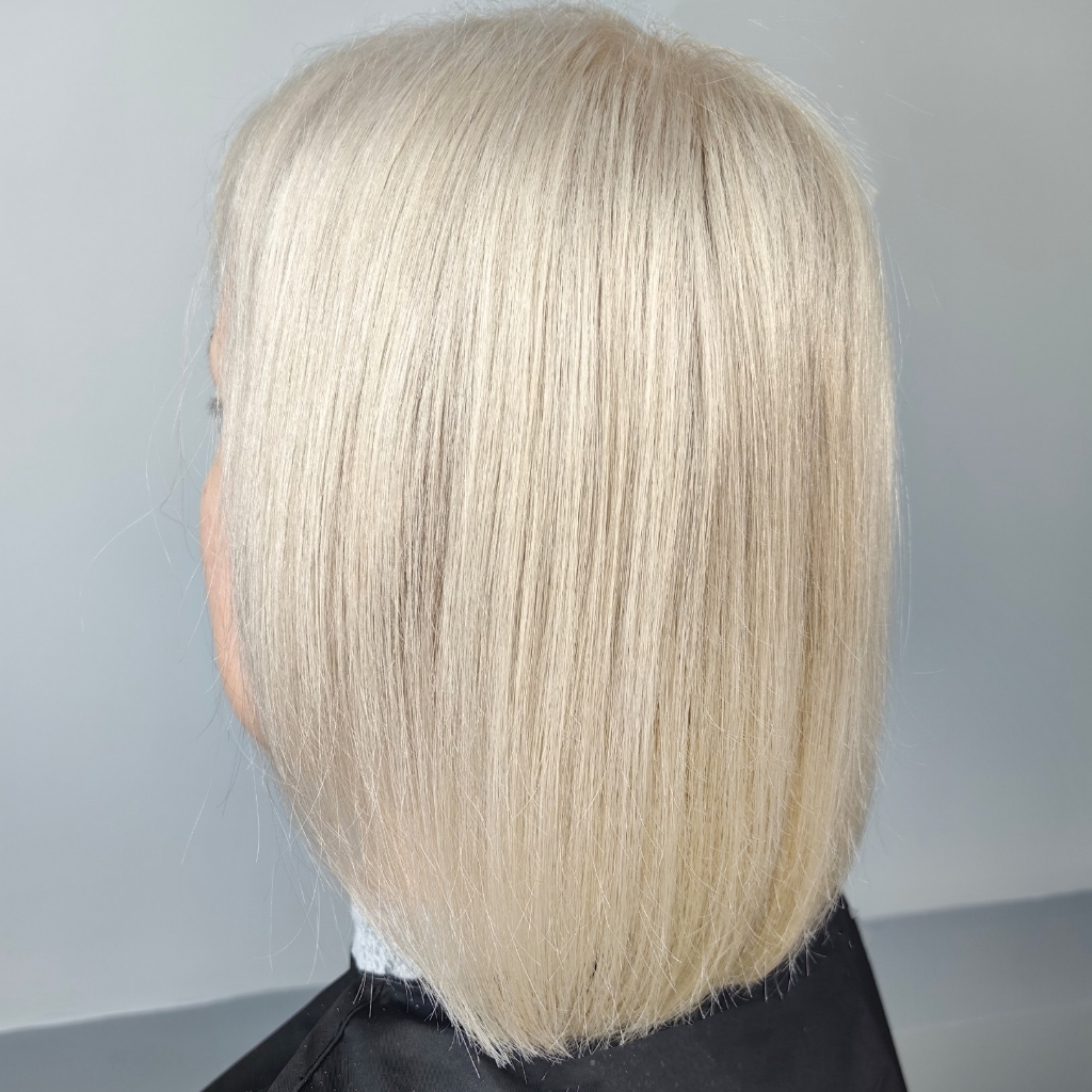 Выход из тёмного в блонд и сложное  окрашивание через смывку