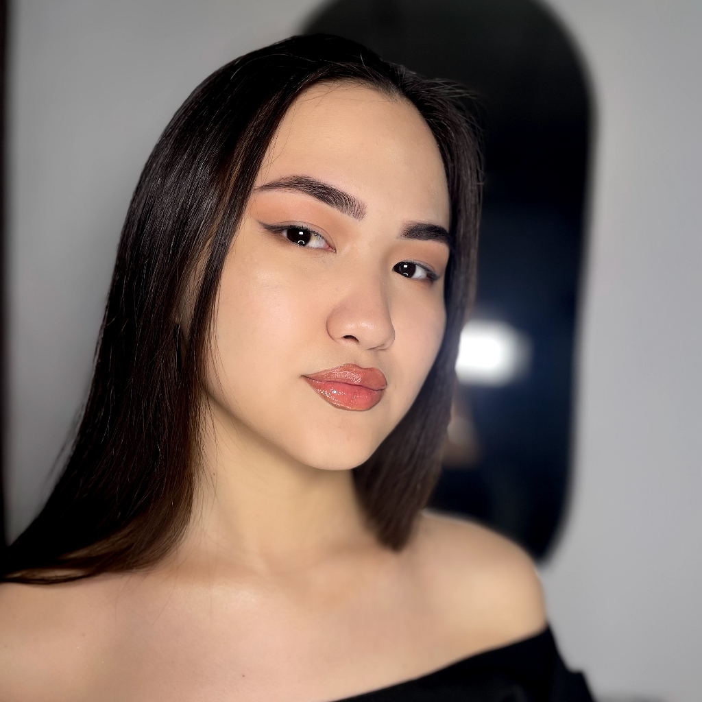 Удаление нежелательных волосков( над верхней губой )