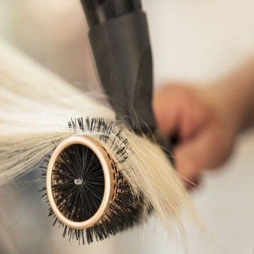 Мытье волос и сушка феном