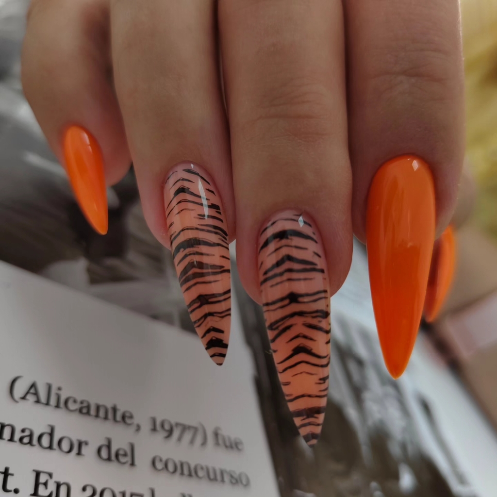 Наращивание ногтей