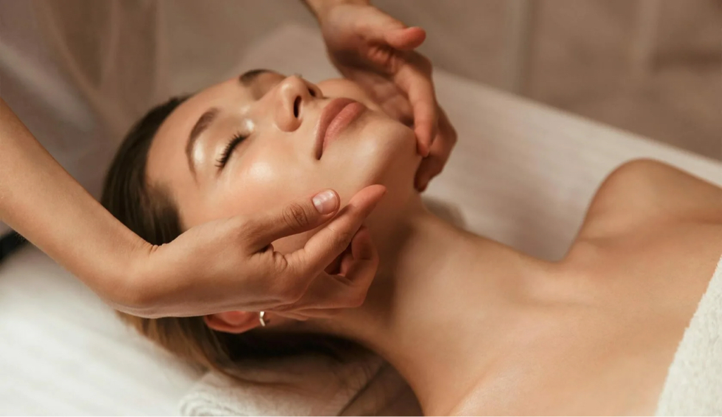Sculptural Face Lift massage