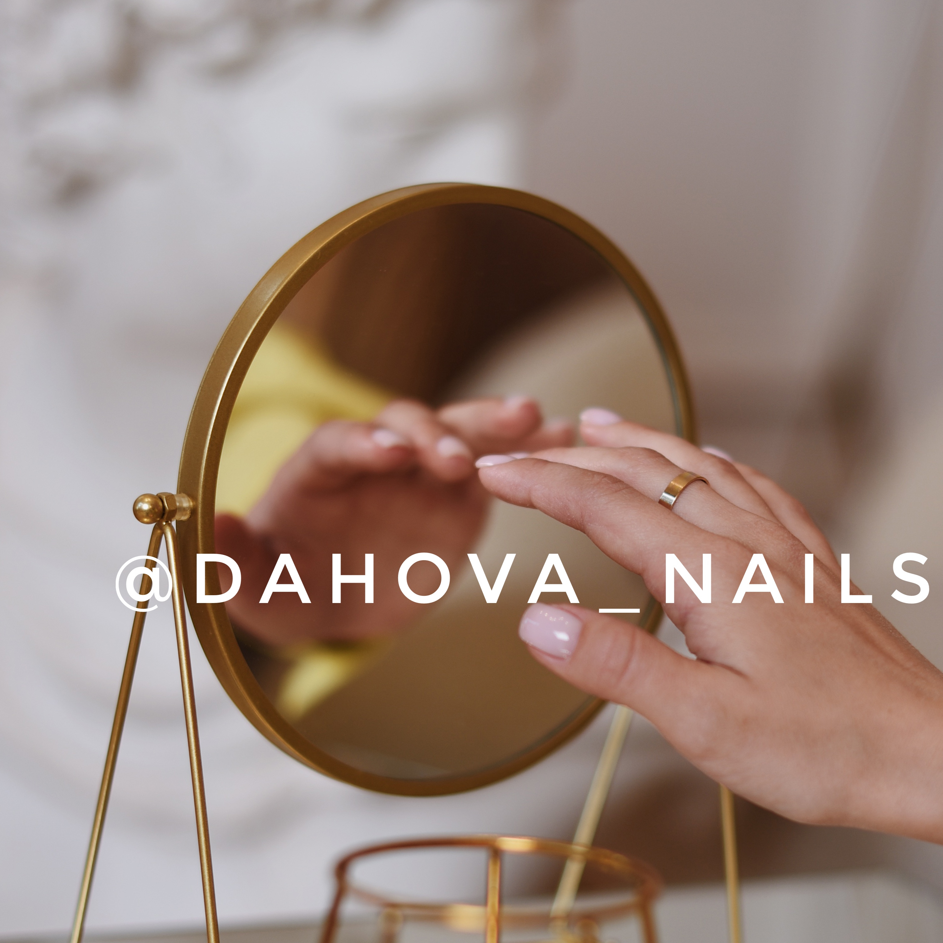 Dahova_nails