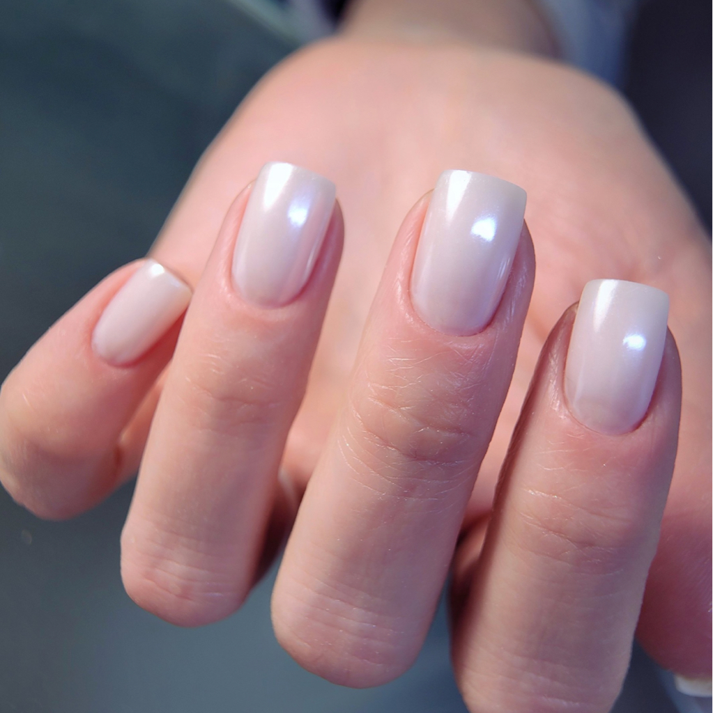 Маникюр + цветной гель  (снятие + маникюр + простое укрепление/выравнивание цветным гелем  )