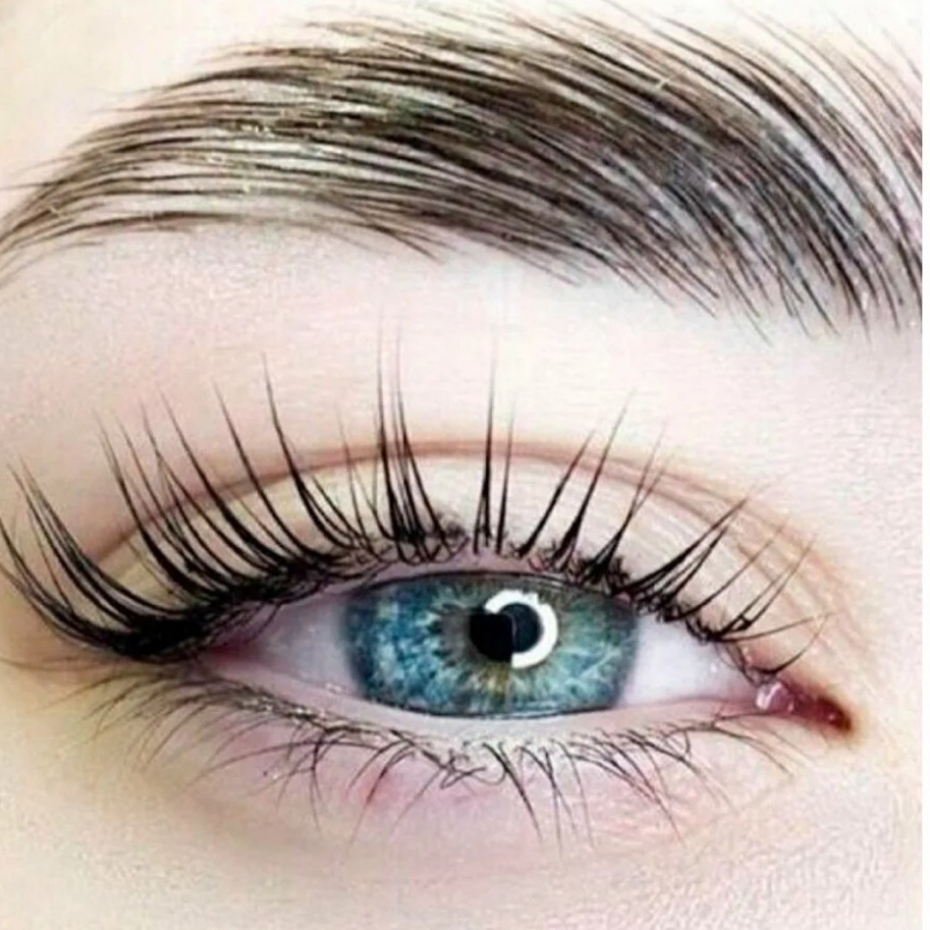 Комплекс: Ламинирование ресниц + оформление бровей