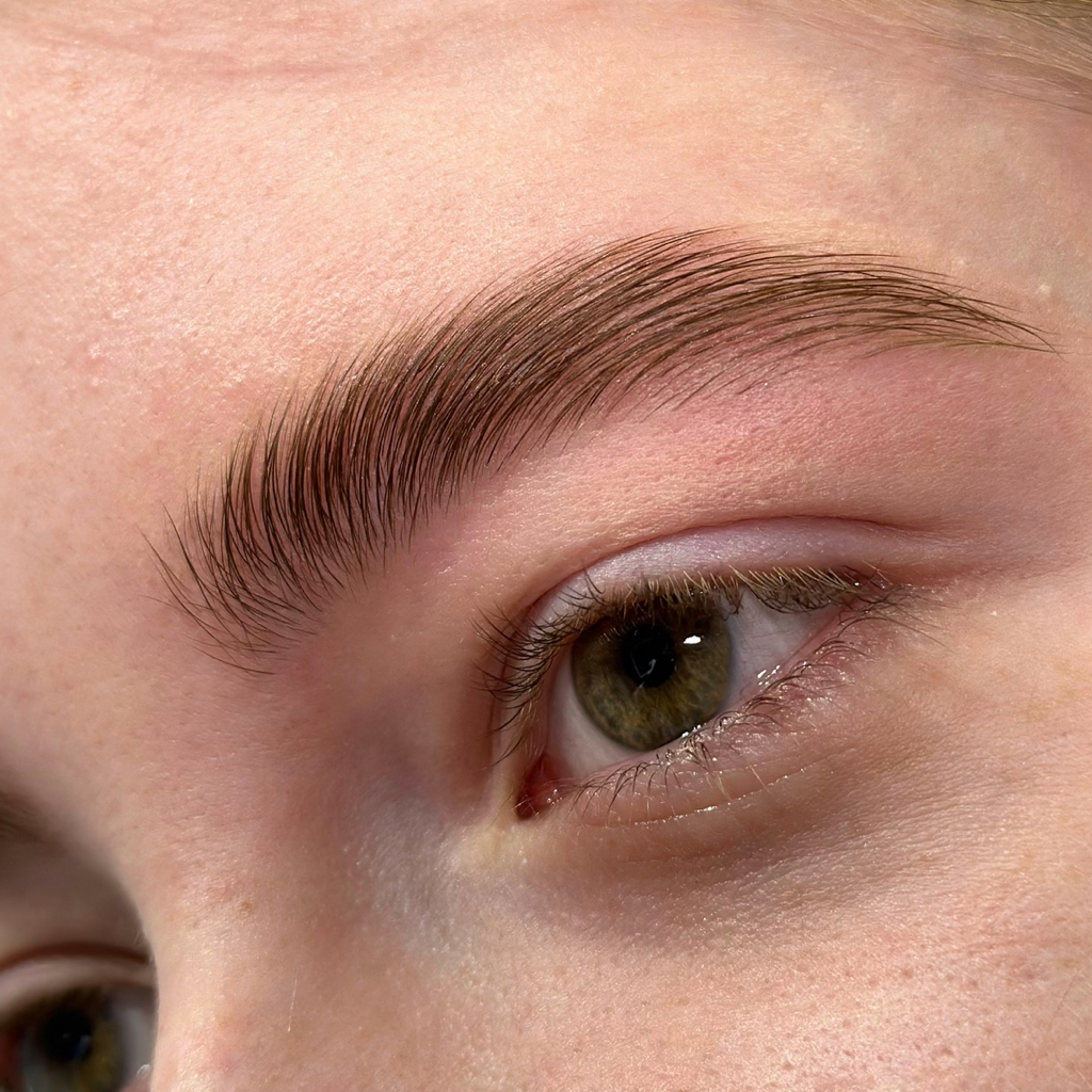 Долговременная укладка бровей