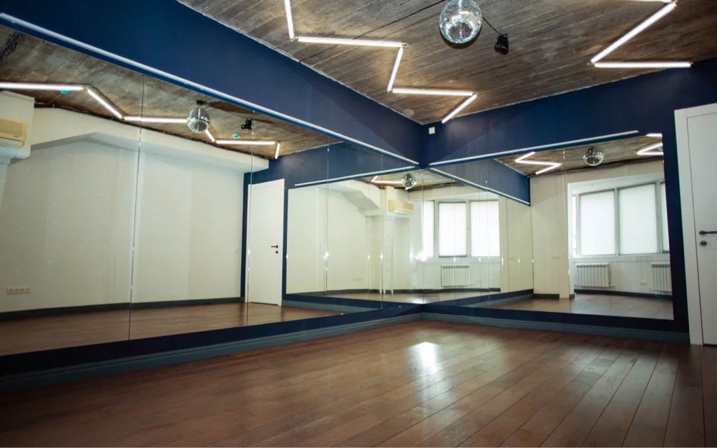 Зеркальный Зал