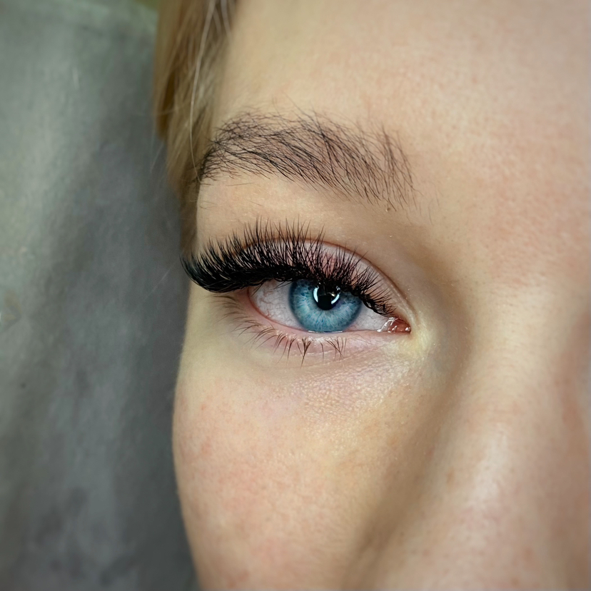 Наращивание ресниц 4D