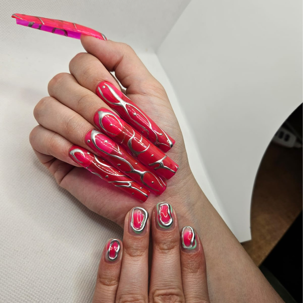 Наращивание ногтей с дизайном MAXIMUM