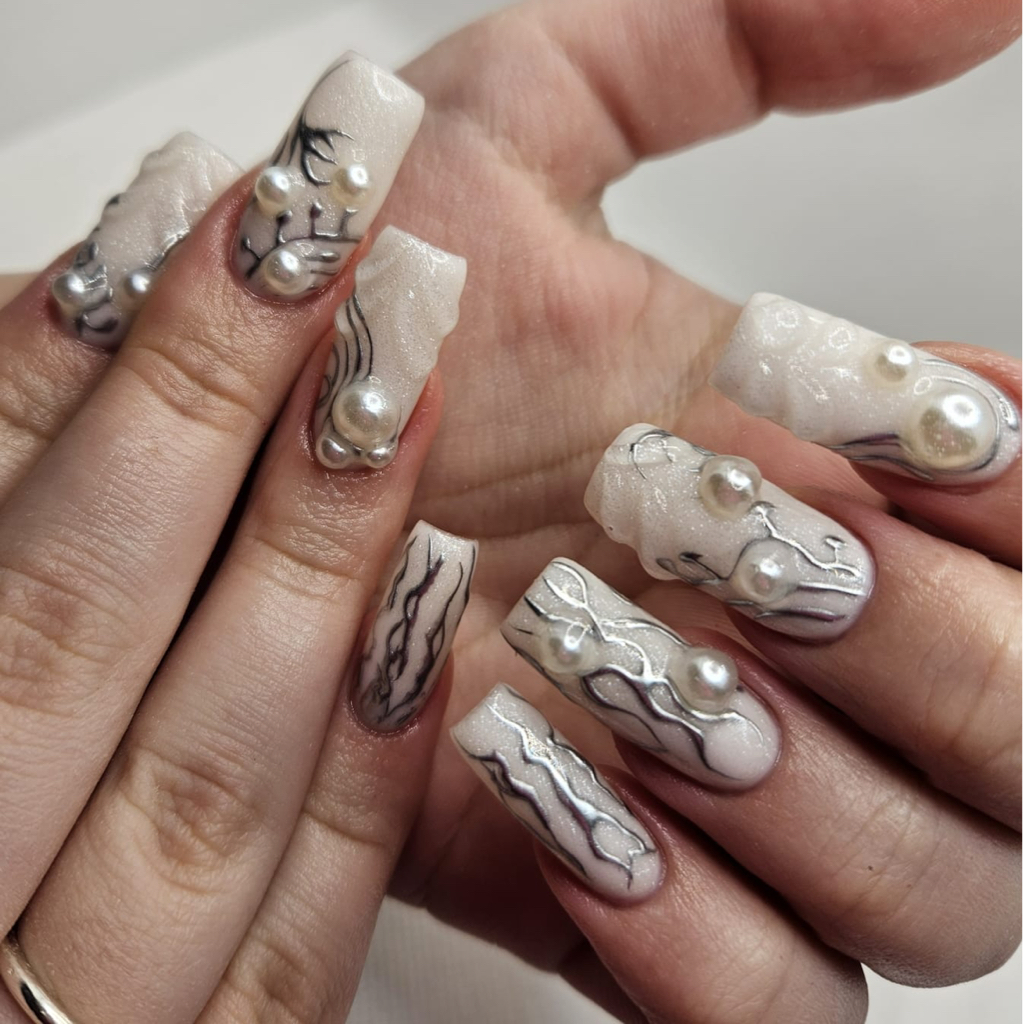 Наращивание ногтей с покрытием в один тон