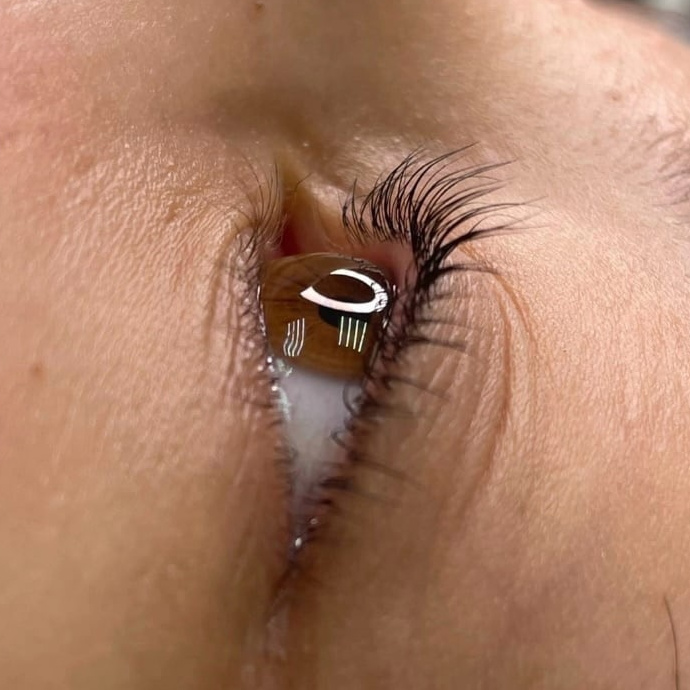 Ламинирование и окрашивание ресниц