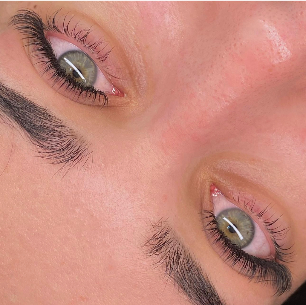 наращивание ресниц в объеме 3D - 6D