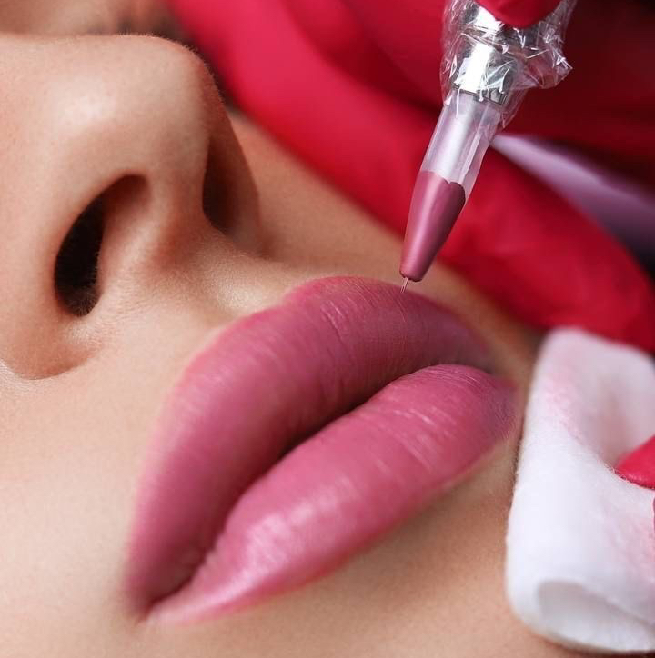 Перманентный макияж губ