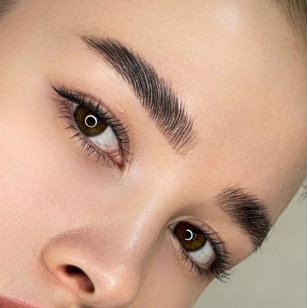 Коррекция и окрашивание бровей