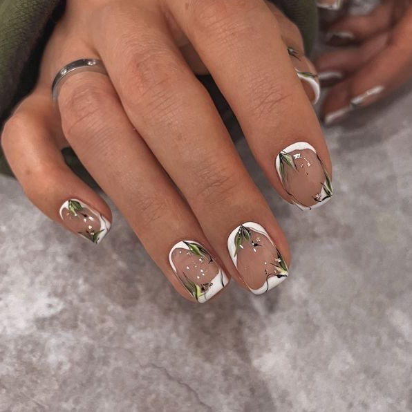 Маникюр с покрытием (укрепление гелем входит в стоимость)