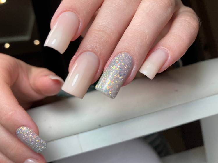 Наращивание ногтей