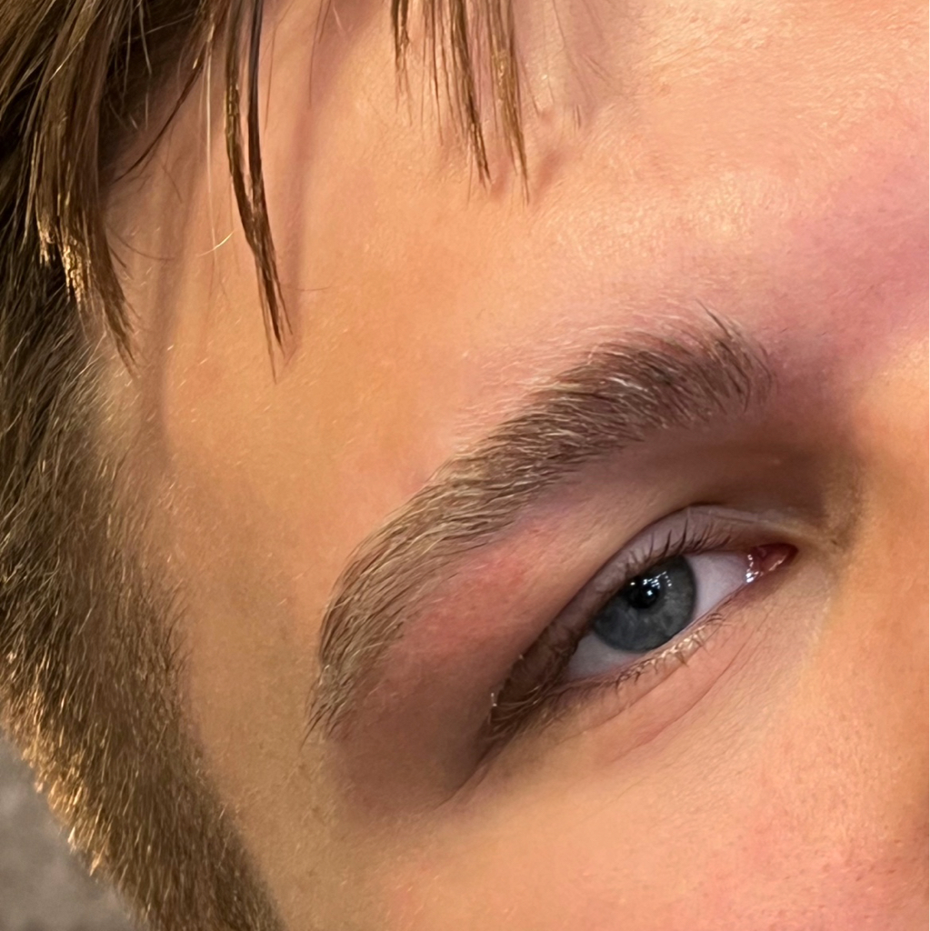 Мужская коррекция бровей