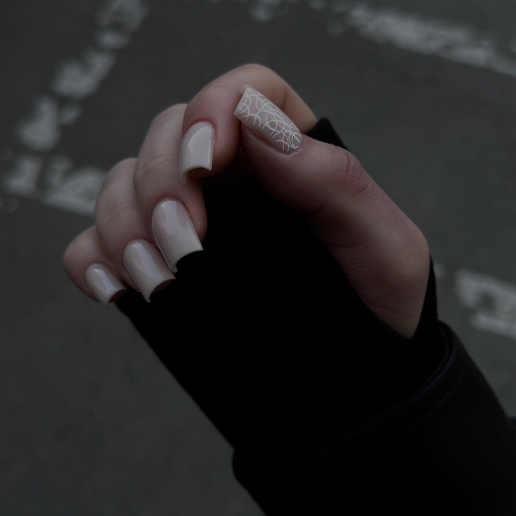 Коррекция наращенных ногтей