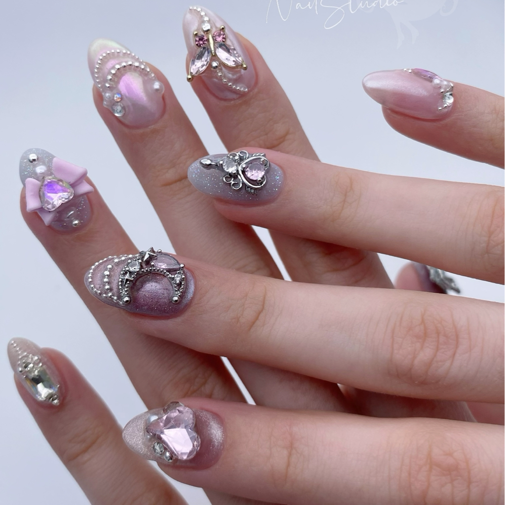 Маникюр со сложным дизайном на свои ногти