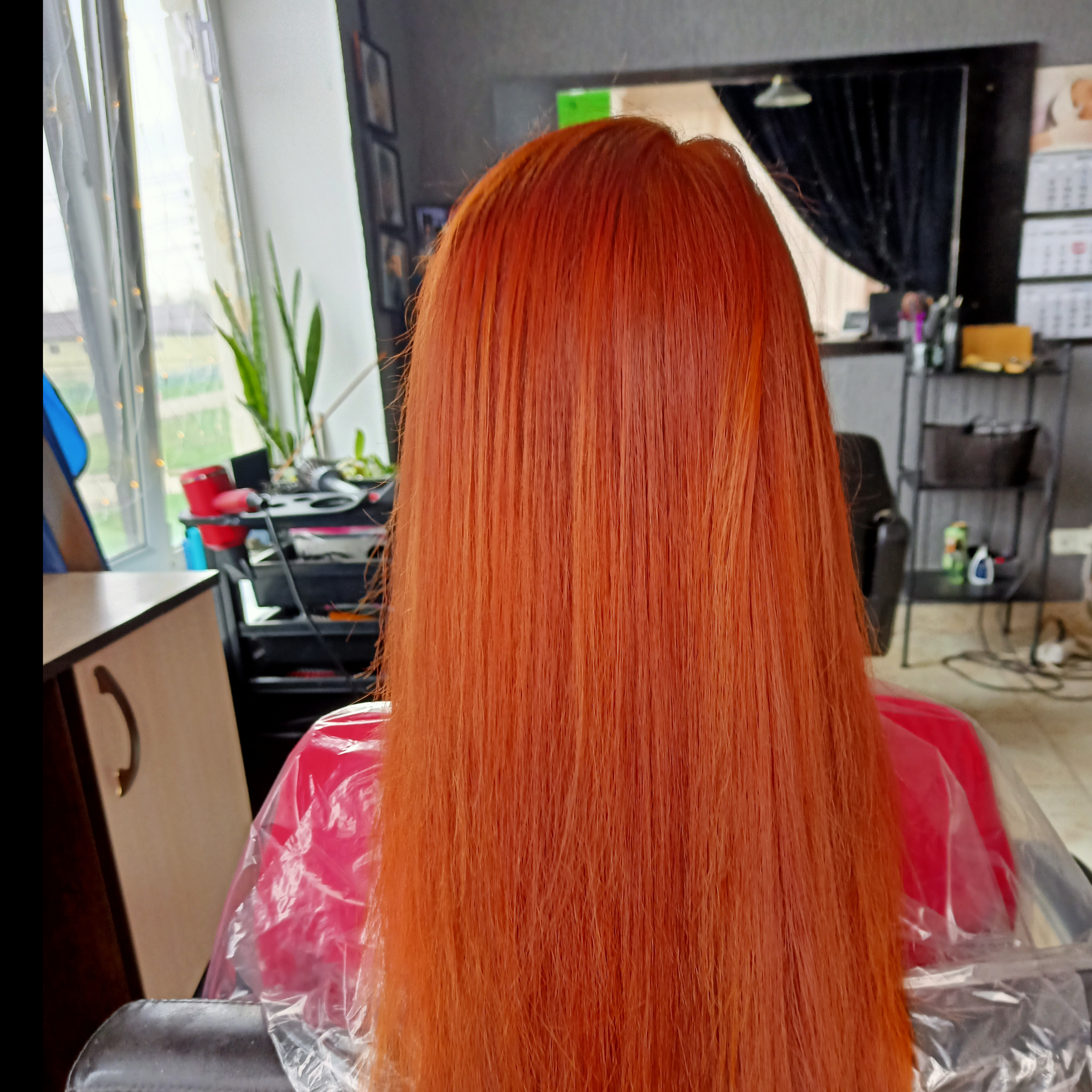 Однотонное окрашивание волос ниже лопаток