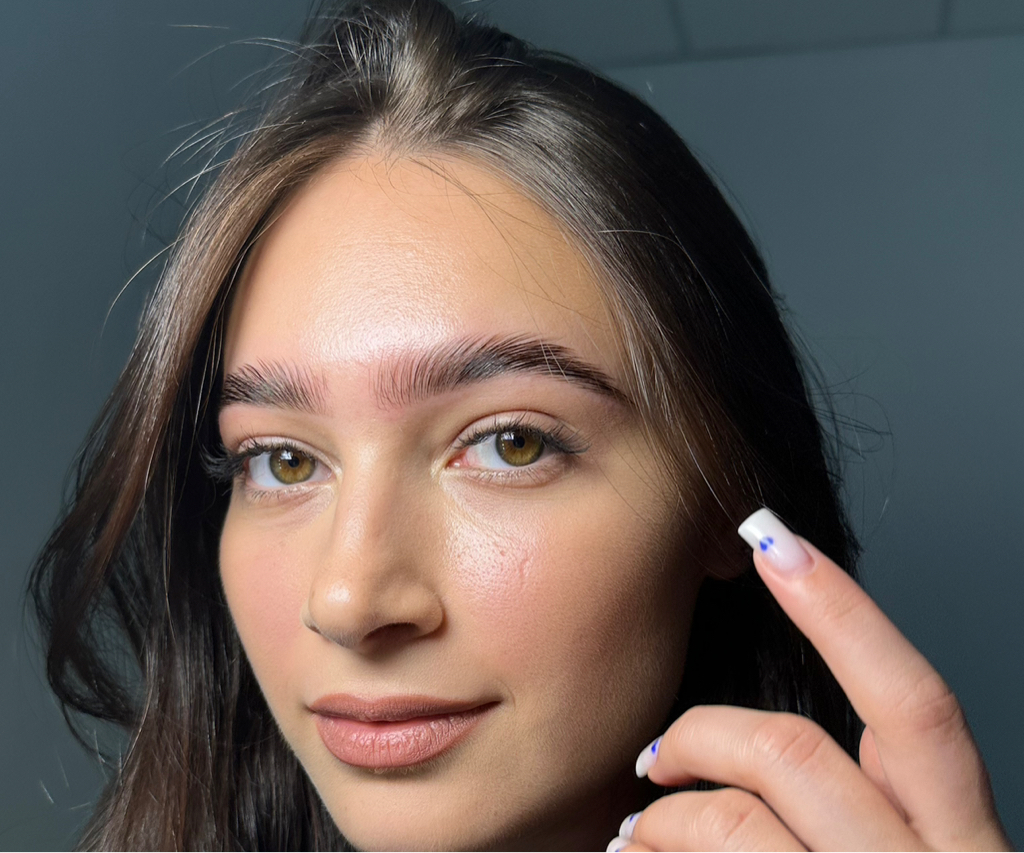 Ламинирование бровей (Очищение, подготовка кожи и волоса, ламинирование, коррекция воском и пинцетом, моделирование формы, окрашивание краской, уход)