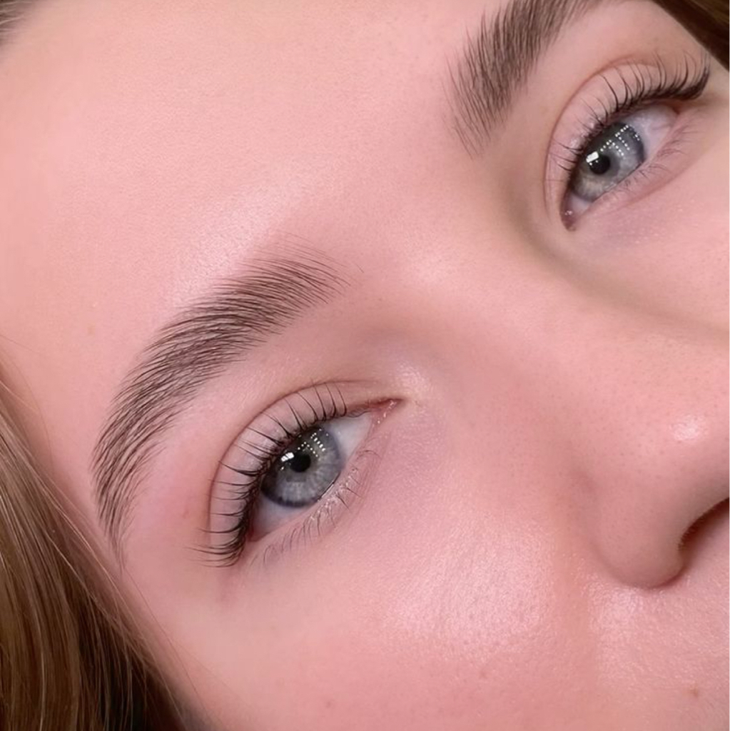 Complex: brow and lashes lamination (+shaping, dyeing, care)