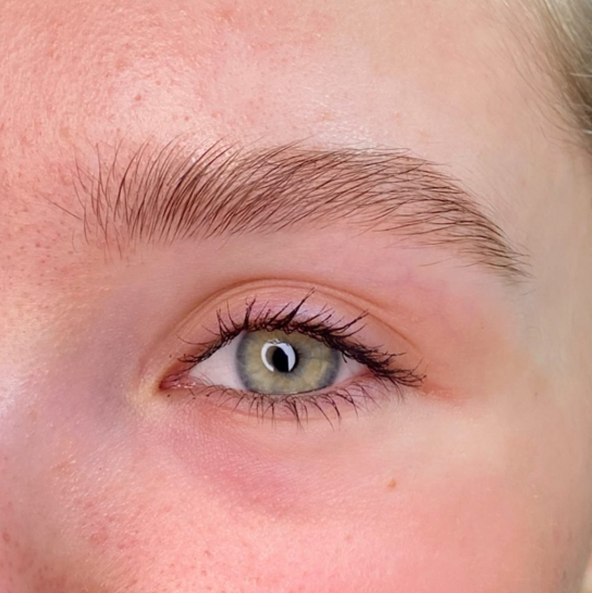 Окрашивание бровей