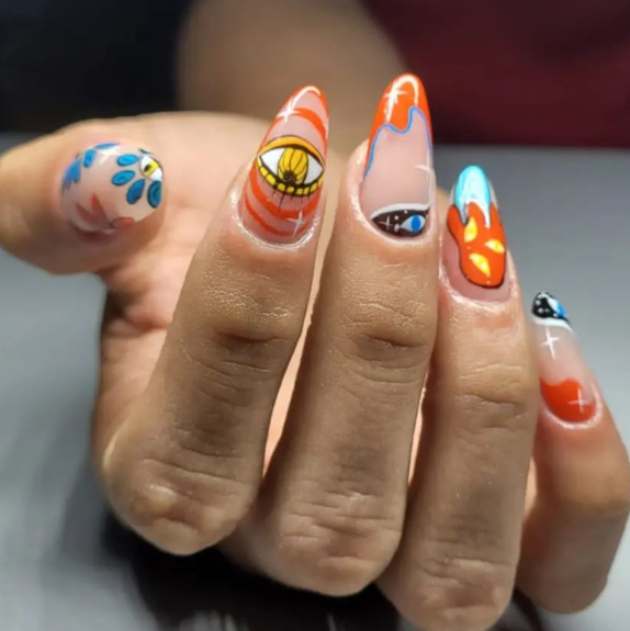 Uñas de acrílico #2 con diseño mano alzada