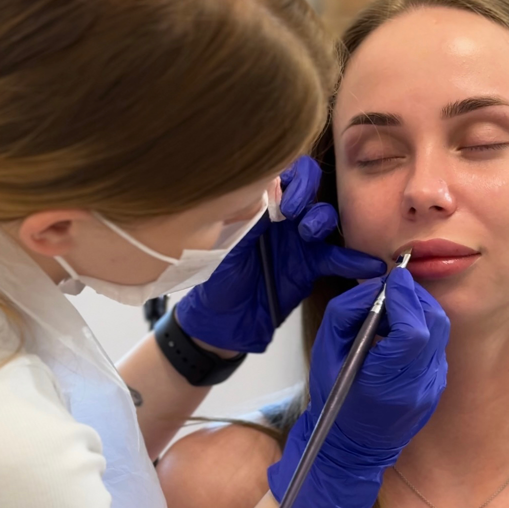 Коррекция перманентного макияжа губ