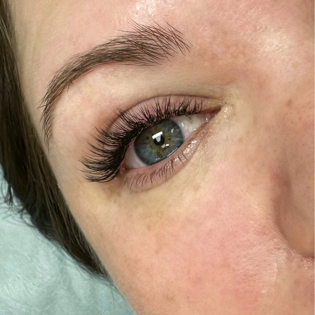 Классическое наращивание ресниц