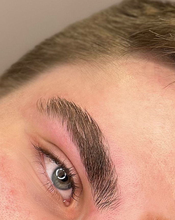 Мужская коррекция бровей