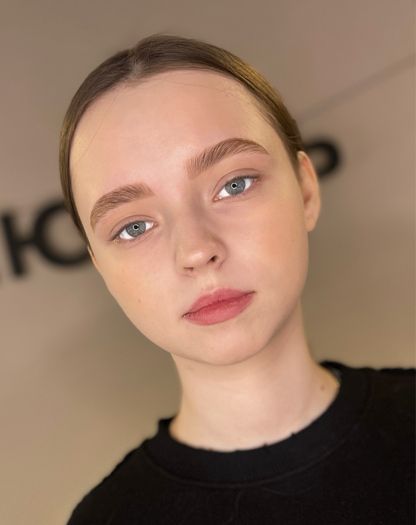 Окрашивание бровей без коррекции