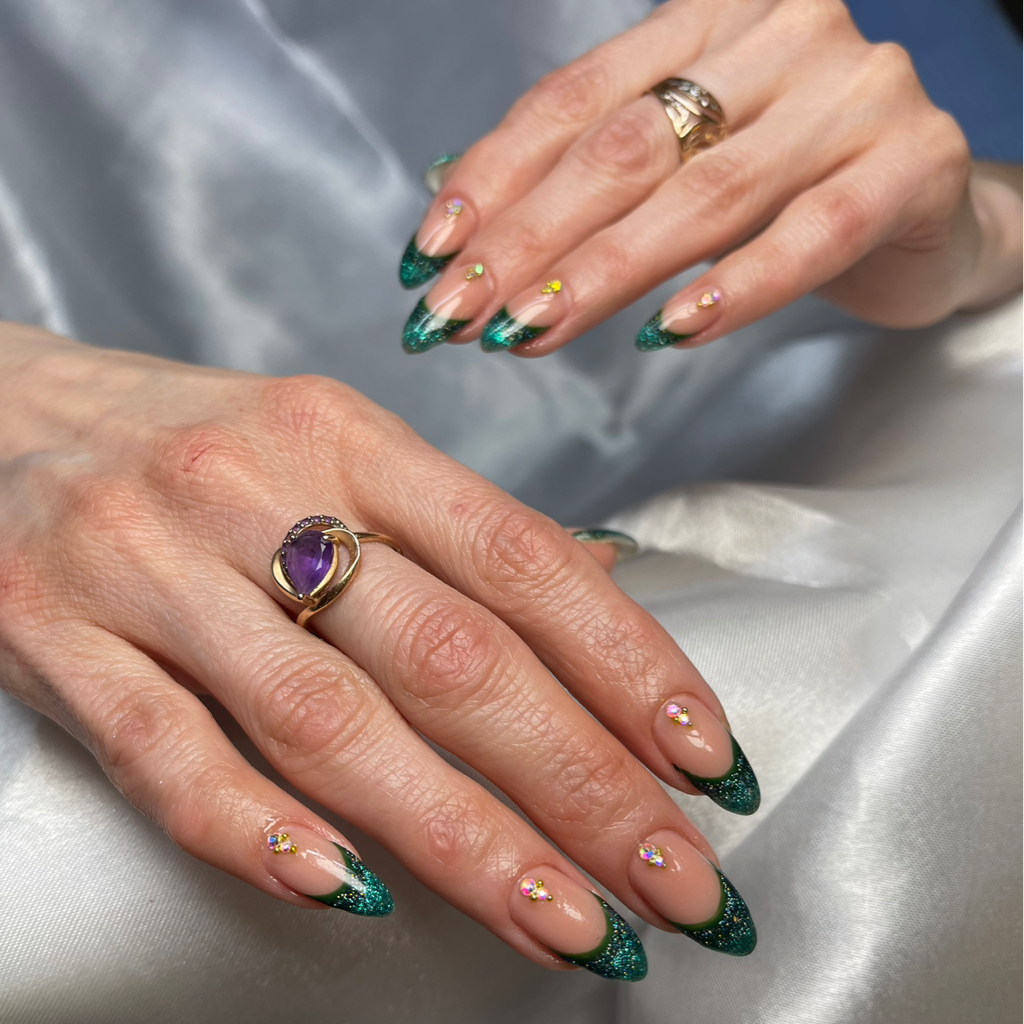 2.4 Коррекция Наращивания+дизайн легкий (работа др.мастера+200) (прайс 01.2025)