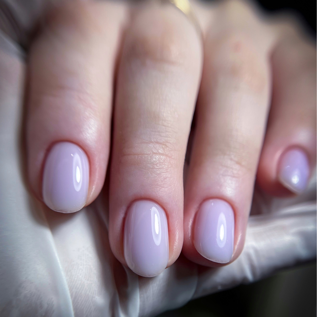 Маникюр с однотонным покрытием