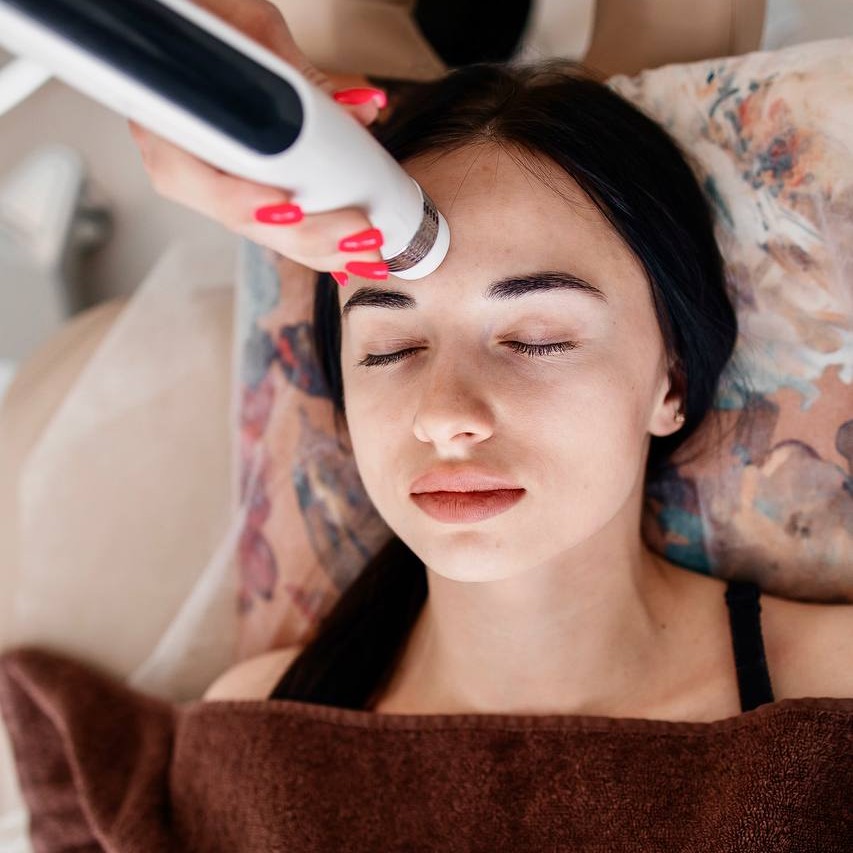 Resolady «Лицо + шея + декольте» (RF-лифтинг+уз-кавитация+вакуум)