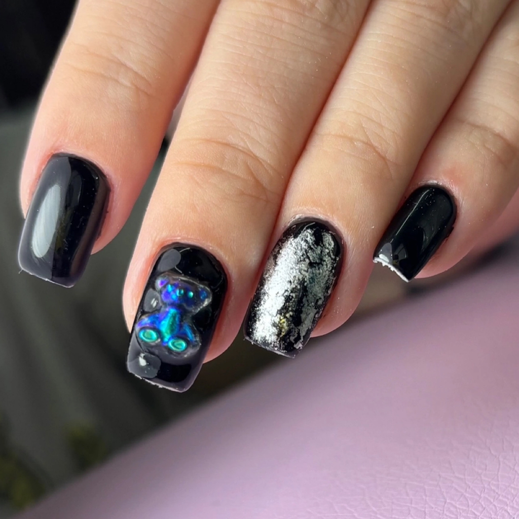 Маникюр с покрытием гель-лак Укрепление гелем  Небольшой дизайн