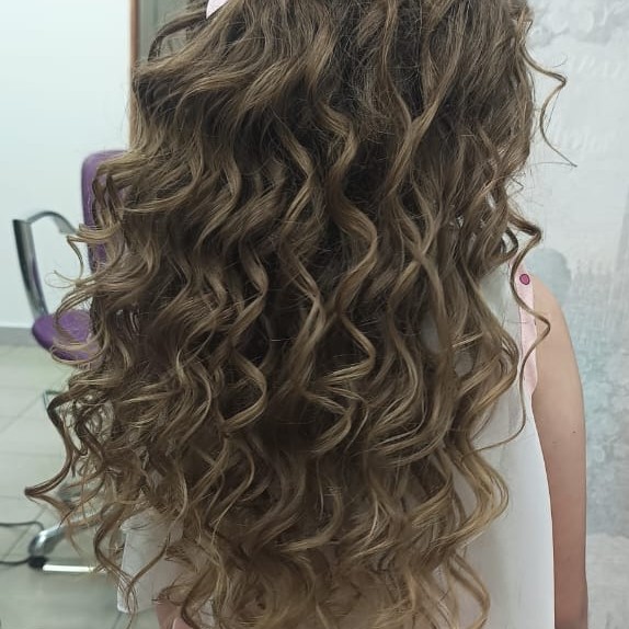 Укладка вечерняя на волосы до плеч