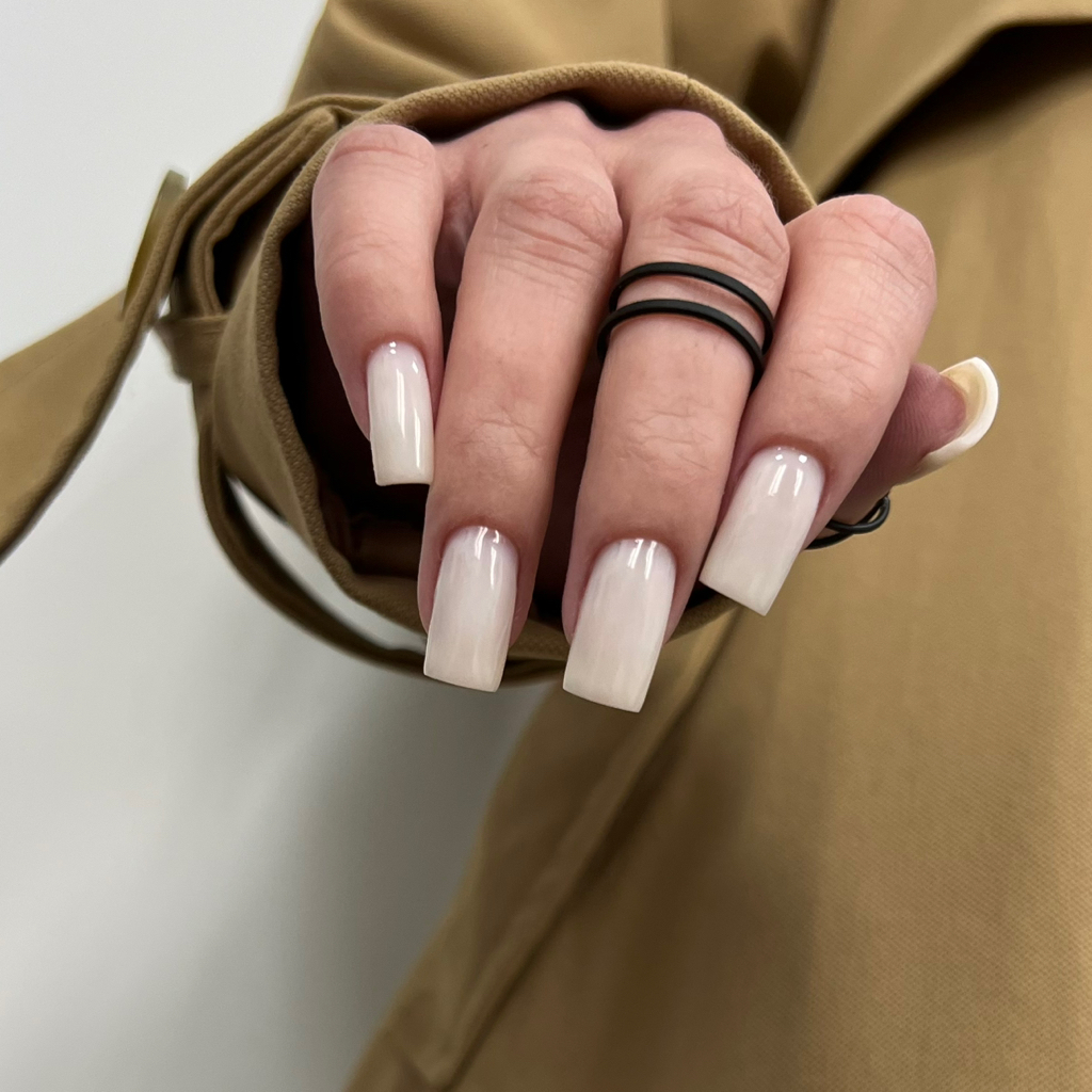 Комби-маникюр  Архитектура гелем  Легкий дизайн(2-4 ногтя)    Короткие или средняя длина ногтей