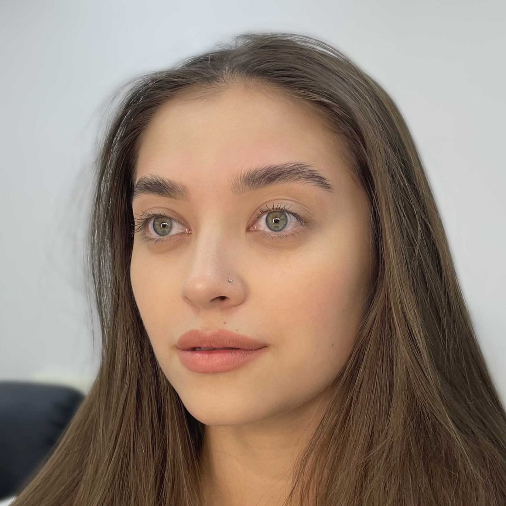 Коррекция и окрашивание бровей