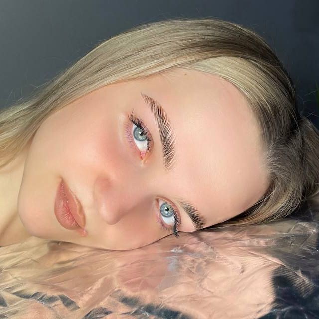 Ламинирование бровей без окрашивания и оформления