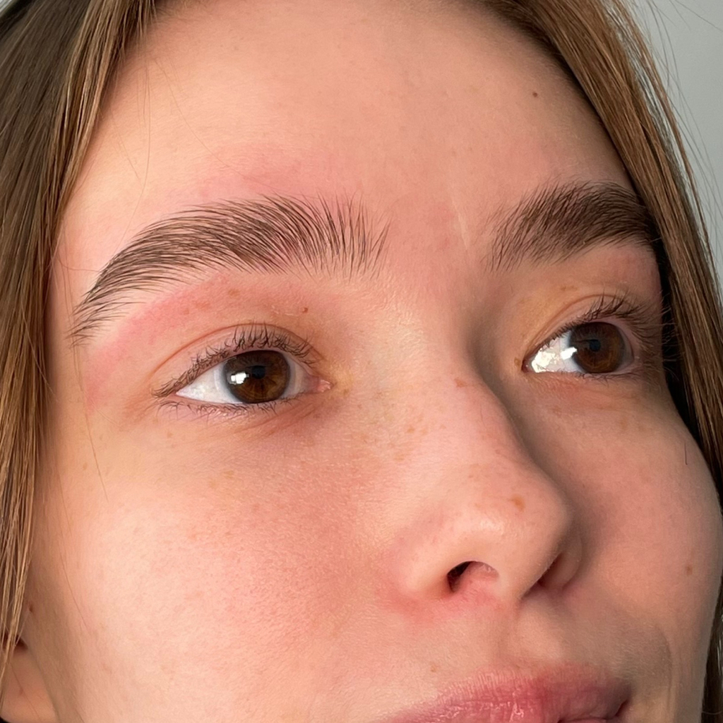 Коррекция бровей