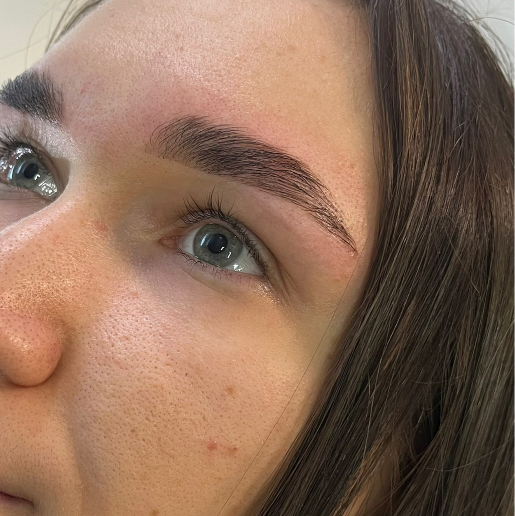 Окрашивание бровей