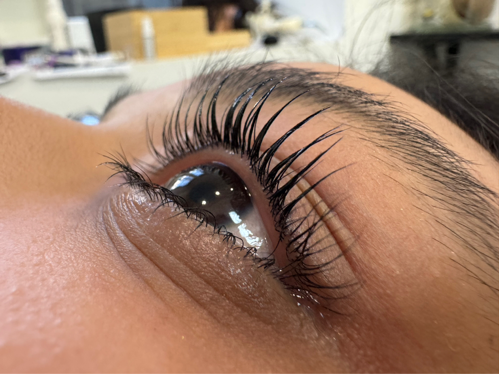 Ламинирование ресниц и окрашивание