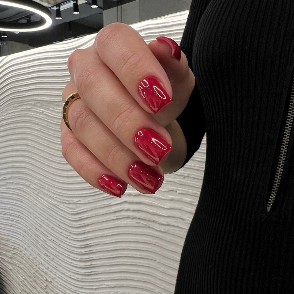 Маникюр с покрытием гель-лак и укреплением (снятие, маникюр аппаратный/комбинированный, укрепление гелем, однотонное покрытие)