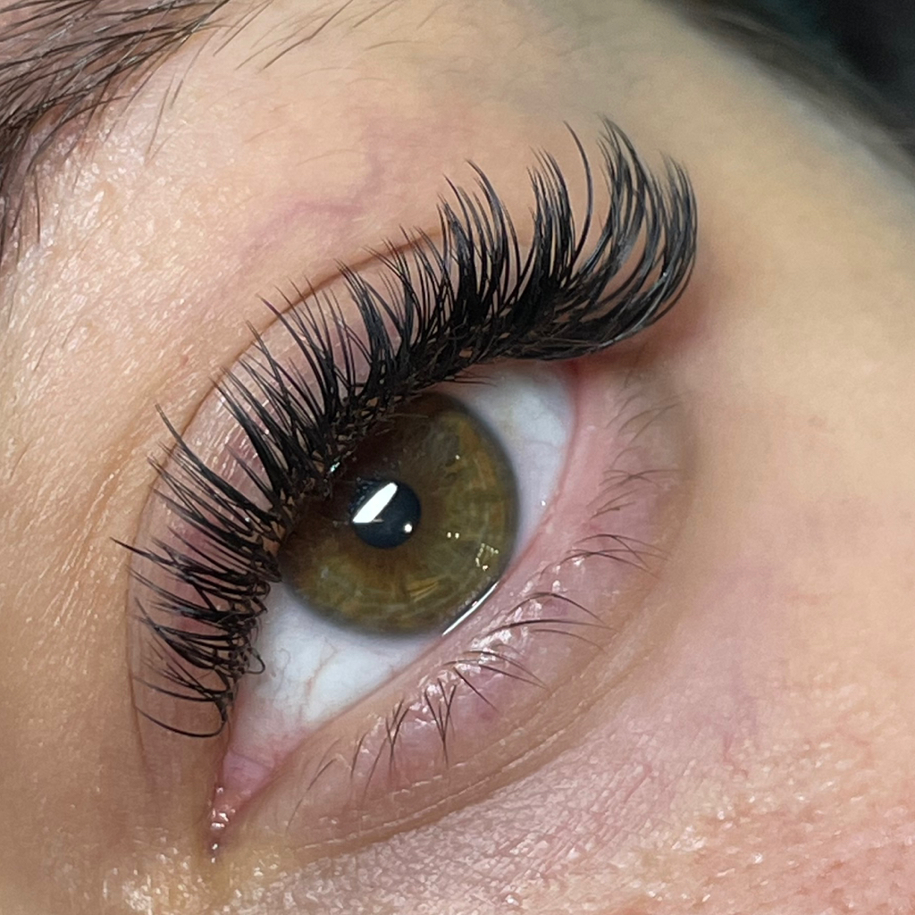 Наращивание ресниц 4D