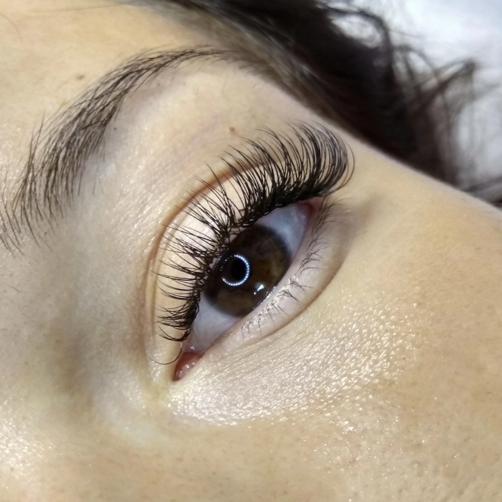 Наращивание ресниц Классика