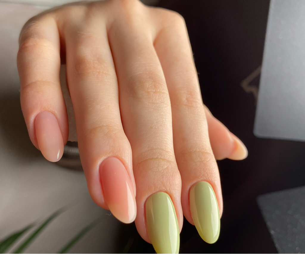 5 комплекс  НАРАЩИВАНИЕ  (снятие, маникюр, наращивание по специальной технике, покрытие).  Услуга длится 3-4 часа